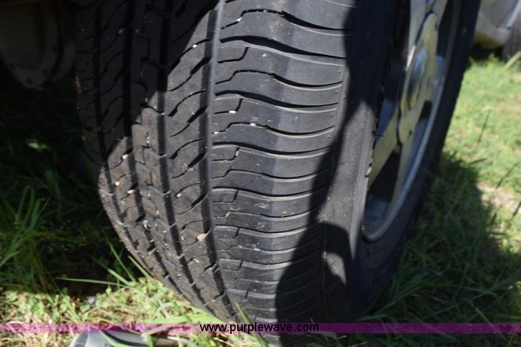 image for item L5895 2002 Chevrolet Trailblazer LS SUV