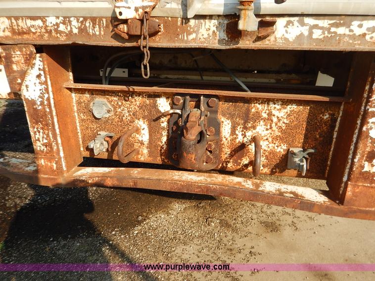 image for item J8143 1984 Trailmobile dry van trailer