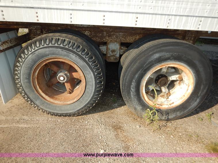 image for item J8143 1984 Trailmobile dry van trailer