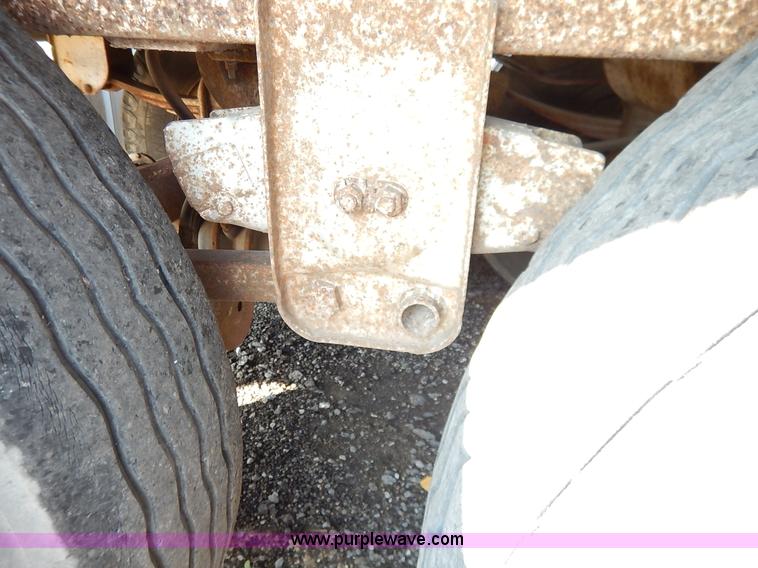 image for item J8143 1984 Trailmobile dry van trailer