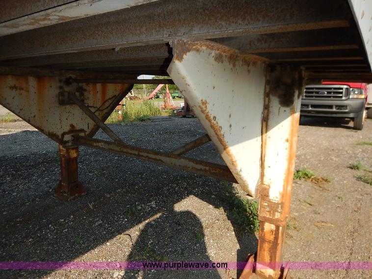 image for item J8143 1984 Trailmobile dry van trailer