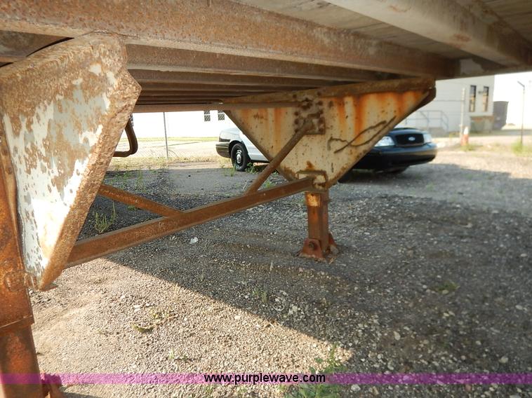 image for item J8143 1984 Trailmobile dry van trailer