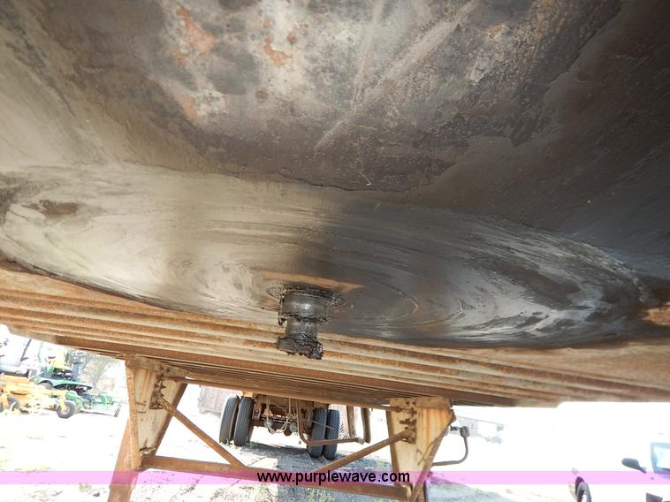 image for item J8143 1984 Trailmobile dry van trailer