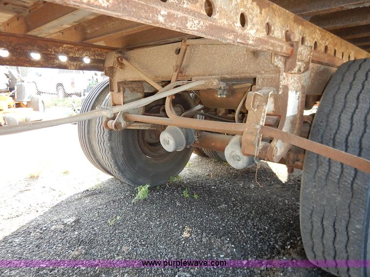 image for item J8143 1984 Trailmobile dry van trailer