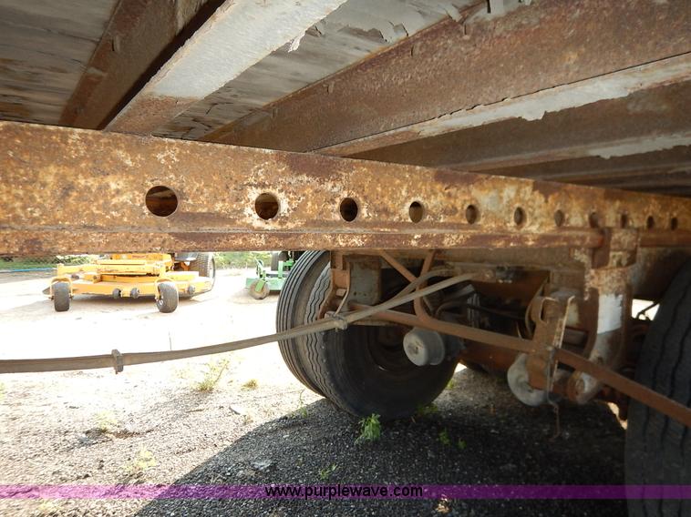 image for item J8143 1984 Trailmobile dry van trailer