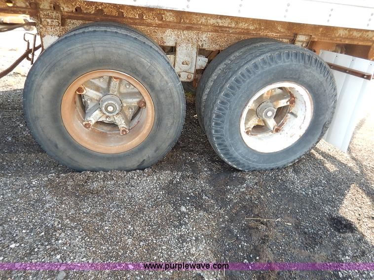 image for item J8143 1984 Trailmobile dry van trailer