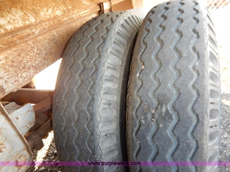 image for item J8143 1984 Trailmobile dry van trailer