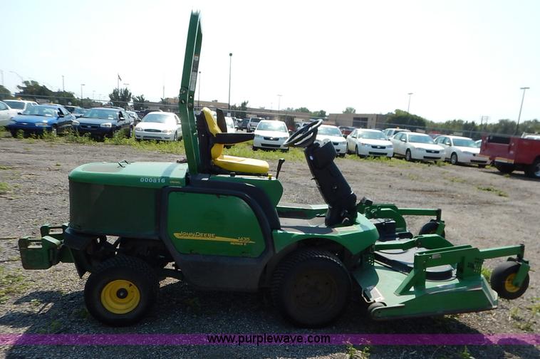 image for item J8149 John Deere 135 Series II ZTR lawn mower