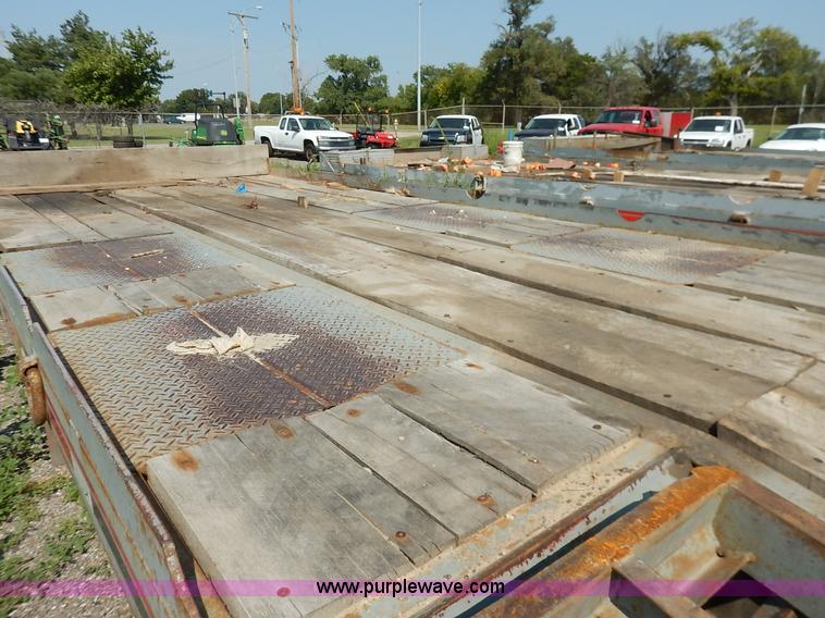 image for item J8151 2002 Interstate 20DTA equipment trailer