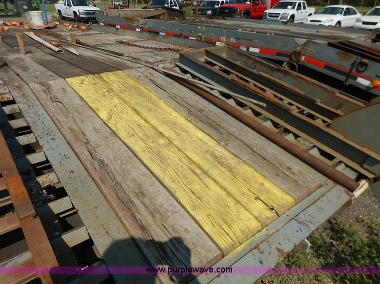 image for item J8152 2002 Interstate 20DTA equipment trailer