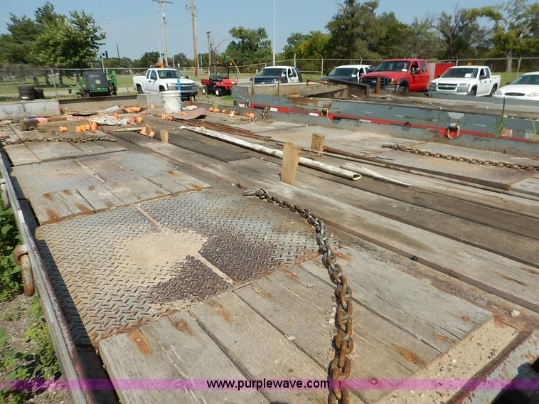 image for item J8152 2002 Interstate 20DTA equipment trailer