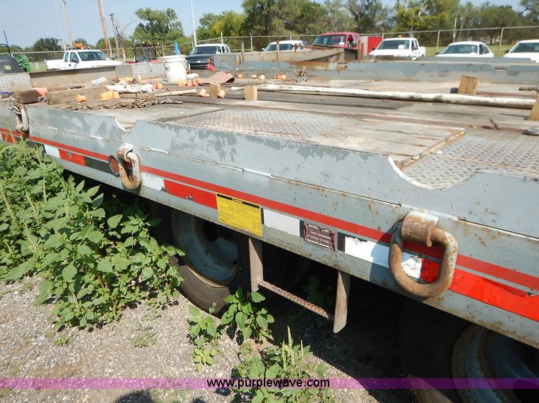 image for item J8152 2002 Interstate 20DTA equipment trailer