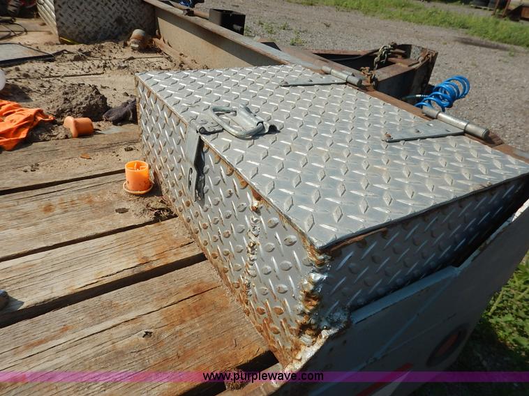 image for item J8152 2002 Interstate 20DTA equipment trailer