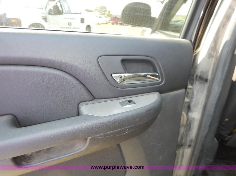 image for item J8156 2010 Chevrolet Tahoe LS SUV