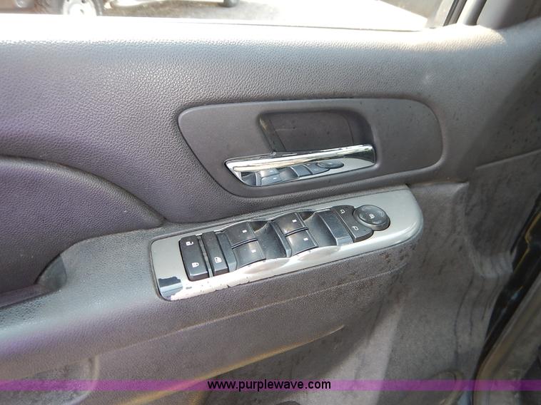 image for item J8156 2010 Chevrolet Tahoe LS SUV