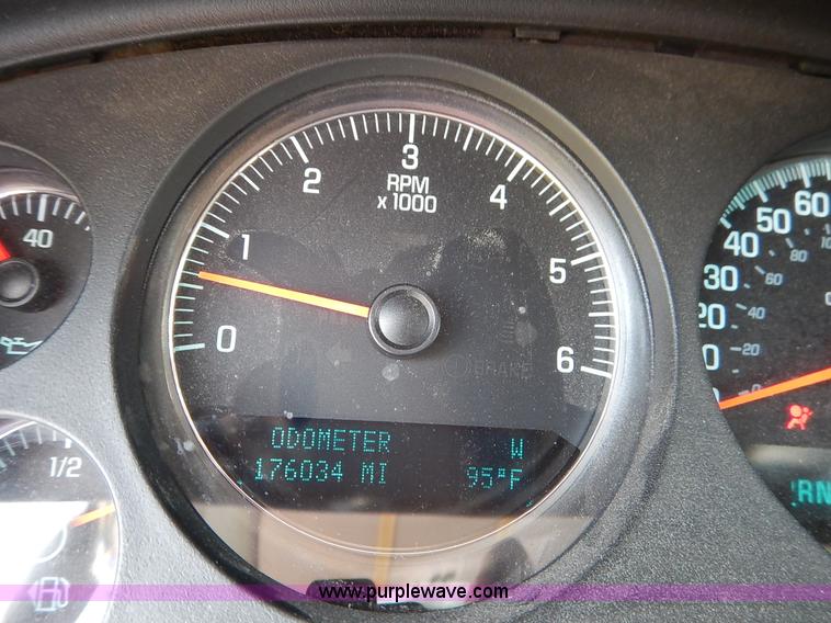 image for item J8156 2010 Chevrolet Tahoe LS SUV