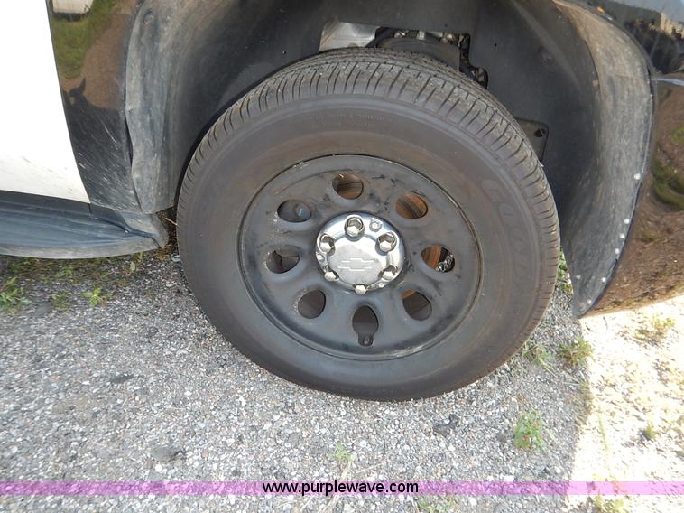 image for item J8156 2010 Chevrolet Tahoe LS SUV