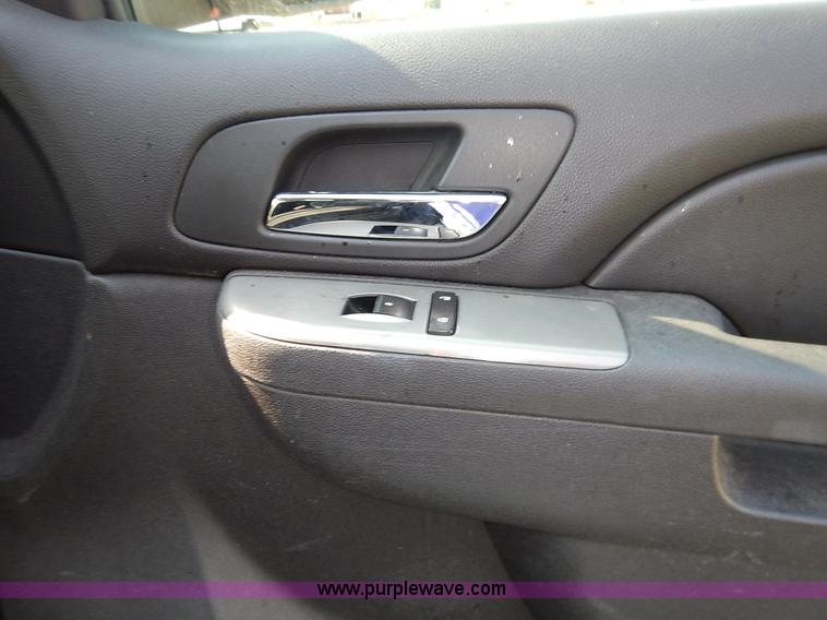 image for item J8156 2010 Chevrolet Tahoe LS SUV