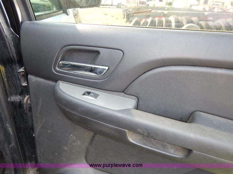 image for item J8156 2010 Chevrolet Tahoe LS SUV