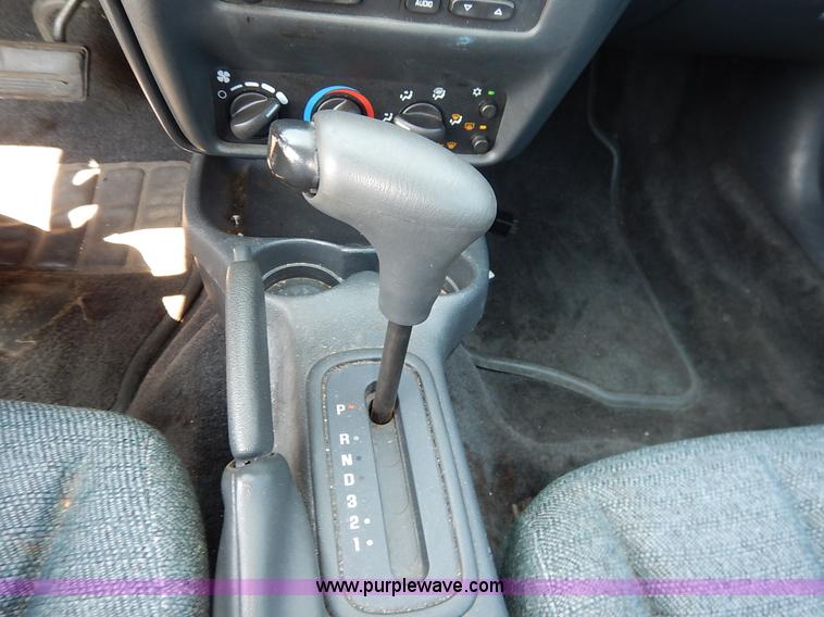 image for item J8162 2004 Chevrolet Cavalier