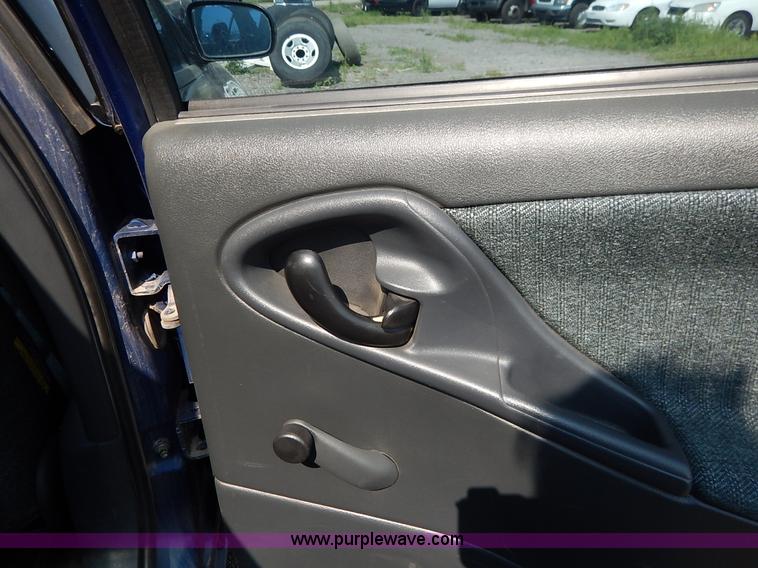 image for item J8162 2004 Chevrolet Cavalier