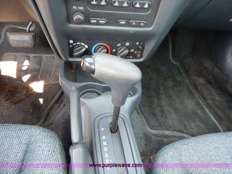 image for item J8164 2004 Chevrolet Cavalier