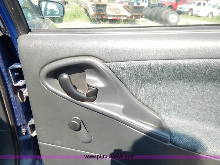 image for item J8164 2004 Chevrolet Cavalier