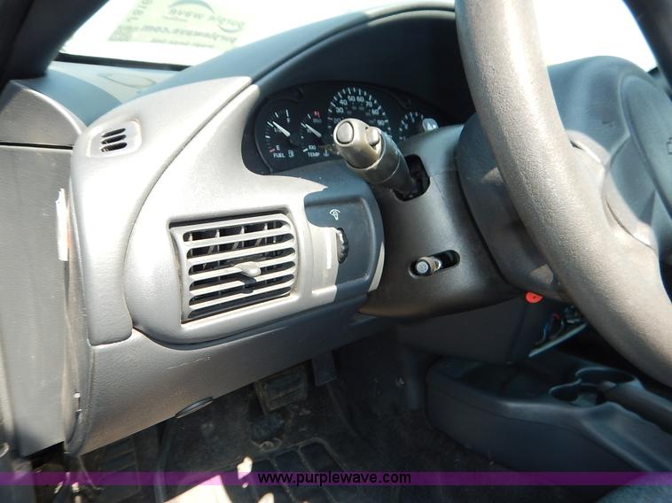 image for item J8166 2004 Chevrolet Cavalier