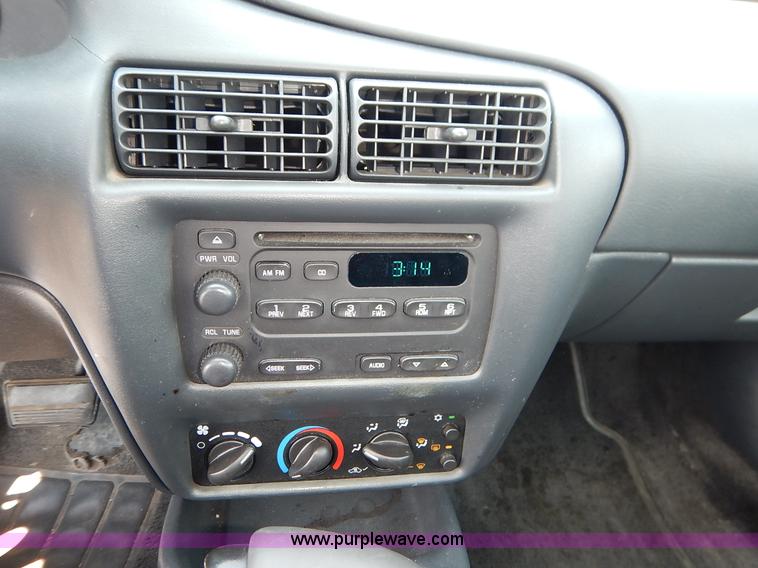 image for item J8166 2004 Chevrolet Cavalier