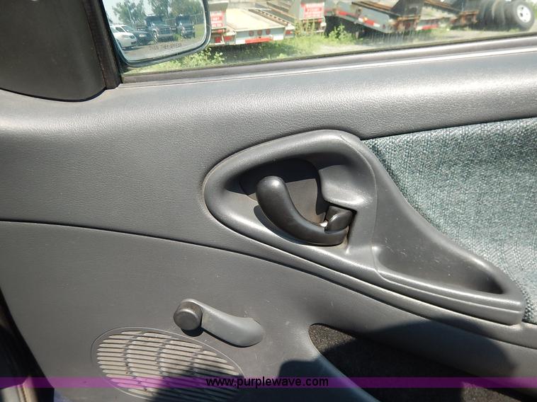 image for item J8166 2004 Chevrolet Cavalier