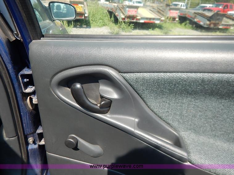 image for item J8166 2004 Chevrolet Cavalier