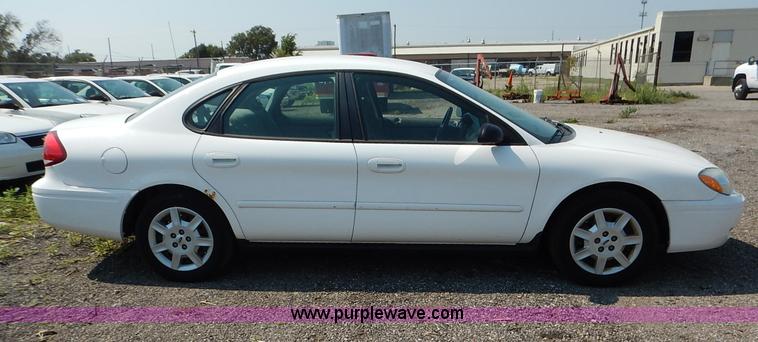 image for item J8168 2006 Ford Taurus SE