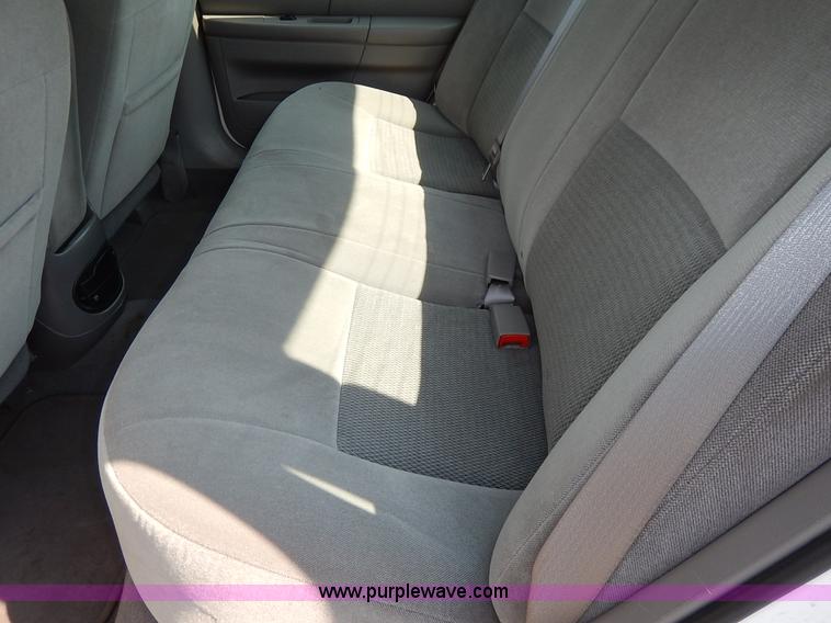 image for item J8168 2006 Ford Taurus SE