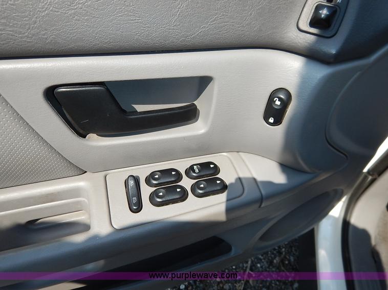 image for item J8168 2006 Ford Taurus SE