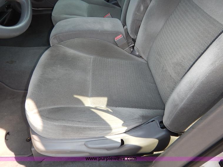 image for item J8168 2006 Ford Taurus SE