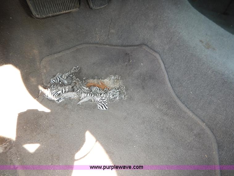 image for item J8168 2006 Ford Taurus SE