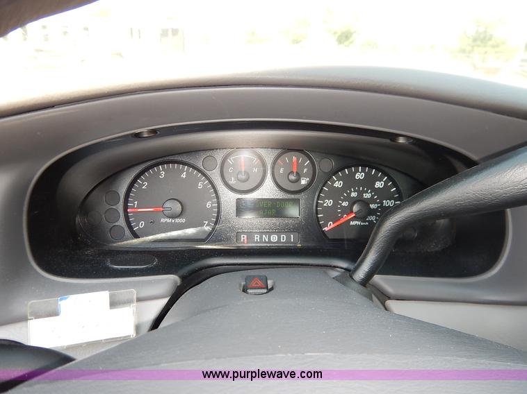 image for item J8168 2006 Ford Taurus SE