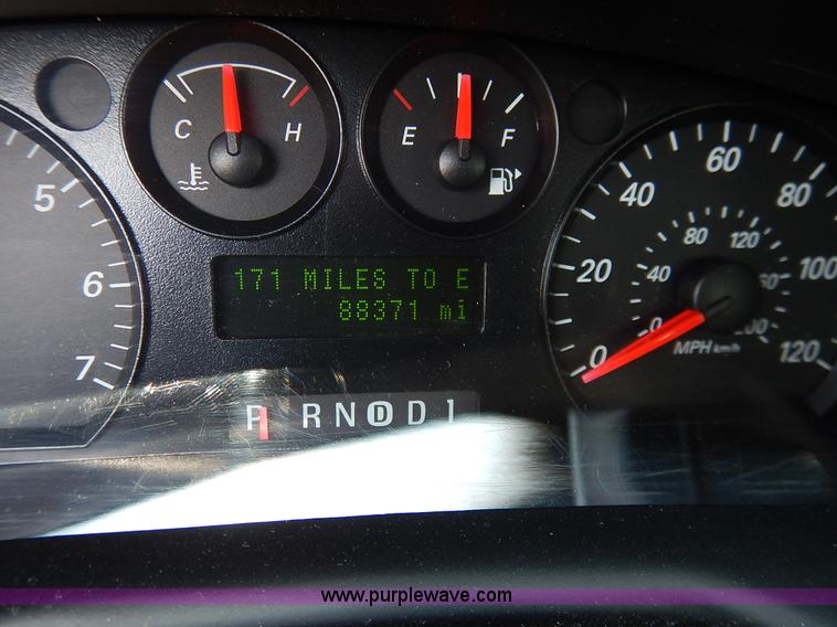 image for item J8168 2006 Ford Taurus SE