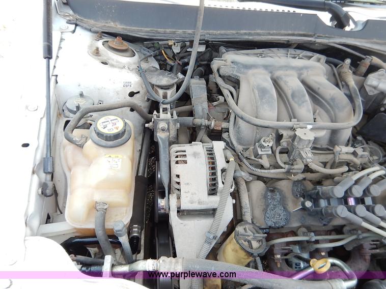 image for item J8168 2006 Ford Taurus SE