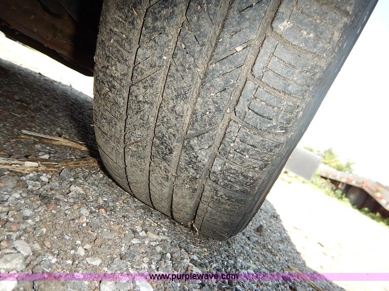 image for item J8168 2006 Ford Taurus SE