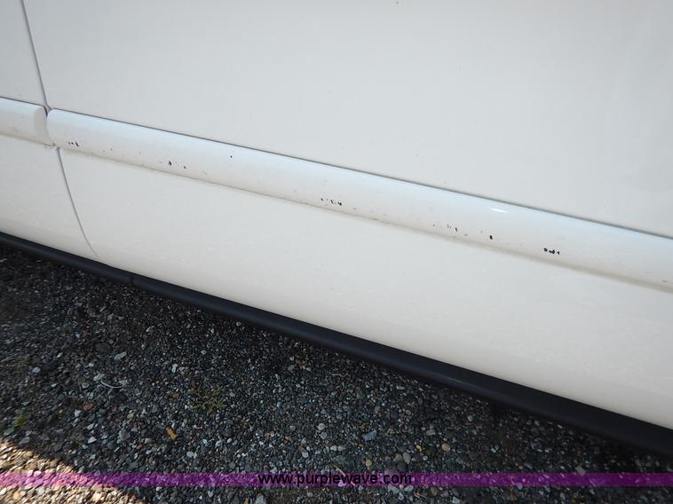 image for item J8168 2006 Ford Taurus SE