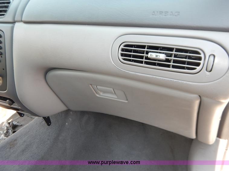 image for item J8168 2006 Ford Taurus SE