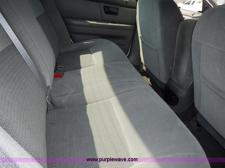 image for item J8168 2006 Ford Taurus SE