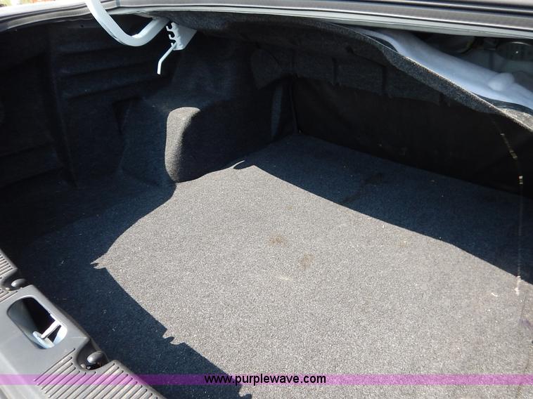 image for item J8168 2006 Ford Taurus SE