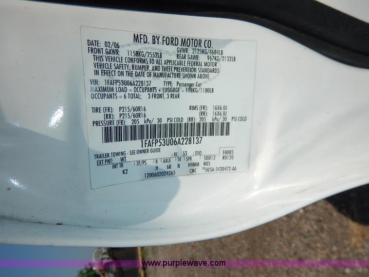 image for item J8168 2006 Ford Taurus SE