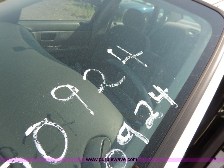 image for item J8168 2006 Ford Taurus SE