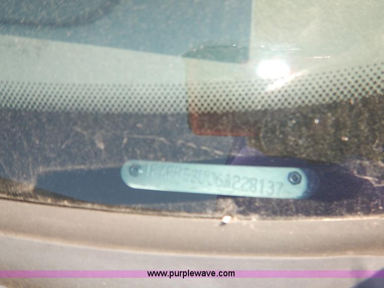 image for item J8168 2006 Ford Taurus SE