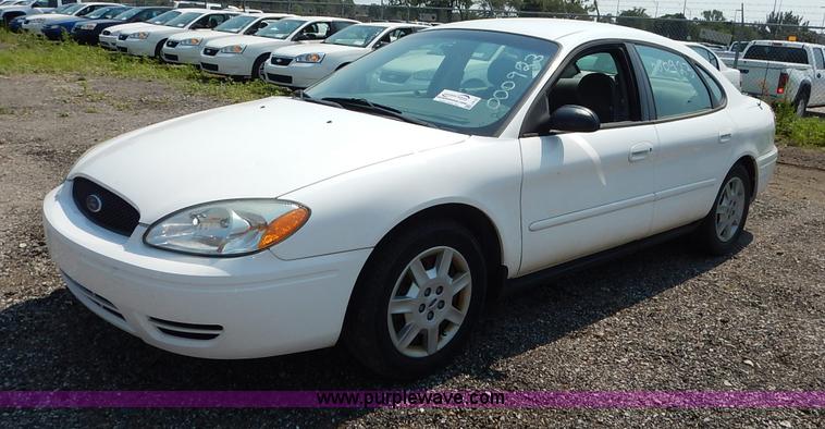 image for item J8175 2006 Ford Taurus SE