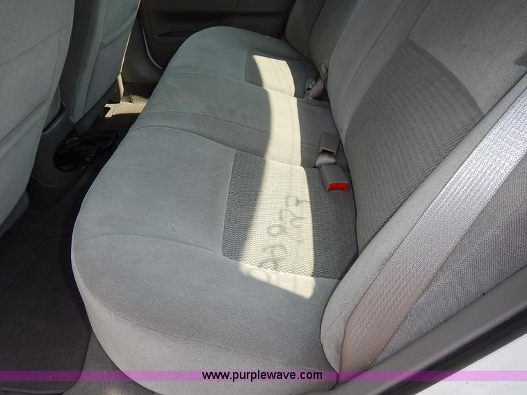 image for item J8175 2006 Ford Taurus SE