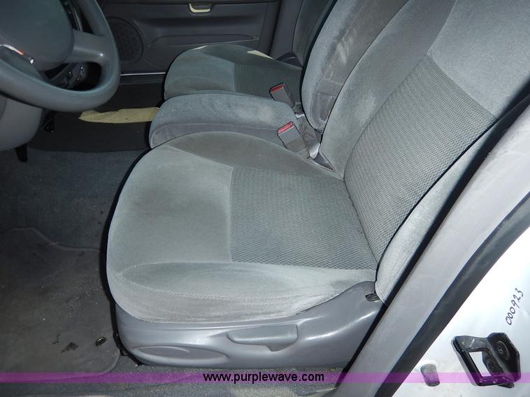 image for item J8175 2006 Ford Taurus SE